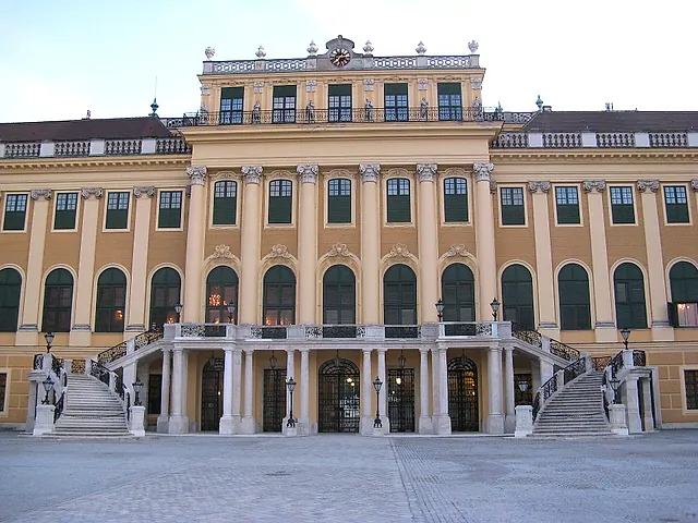 La facciata di Schönbrunn a Vienna