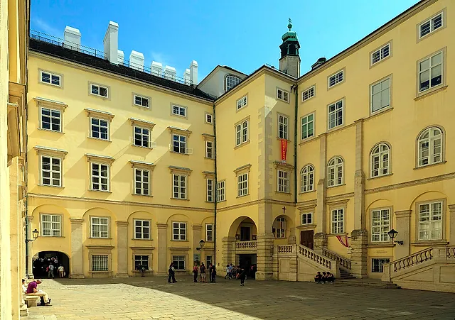 Lo Schweizerhof della Hofburg, da cui si entra nel Tesoro imperiale